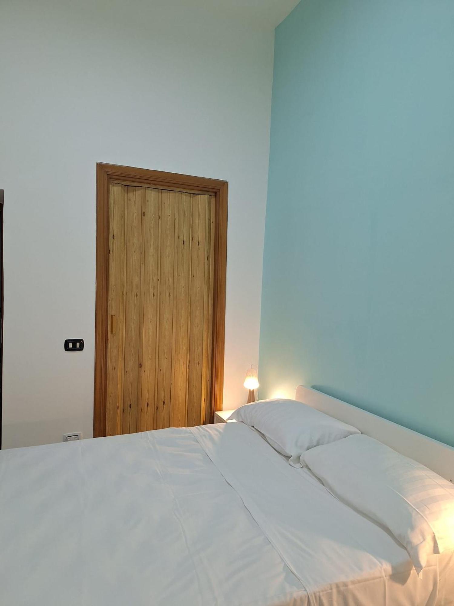 Cisterna'S House Hotel Naples Room photo