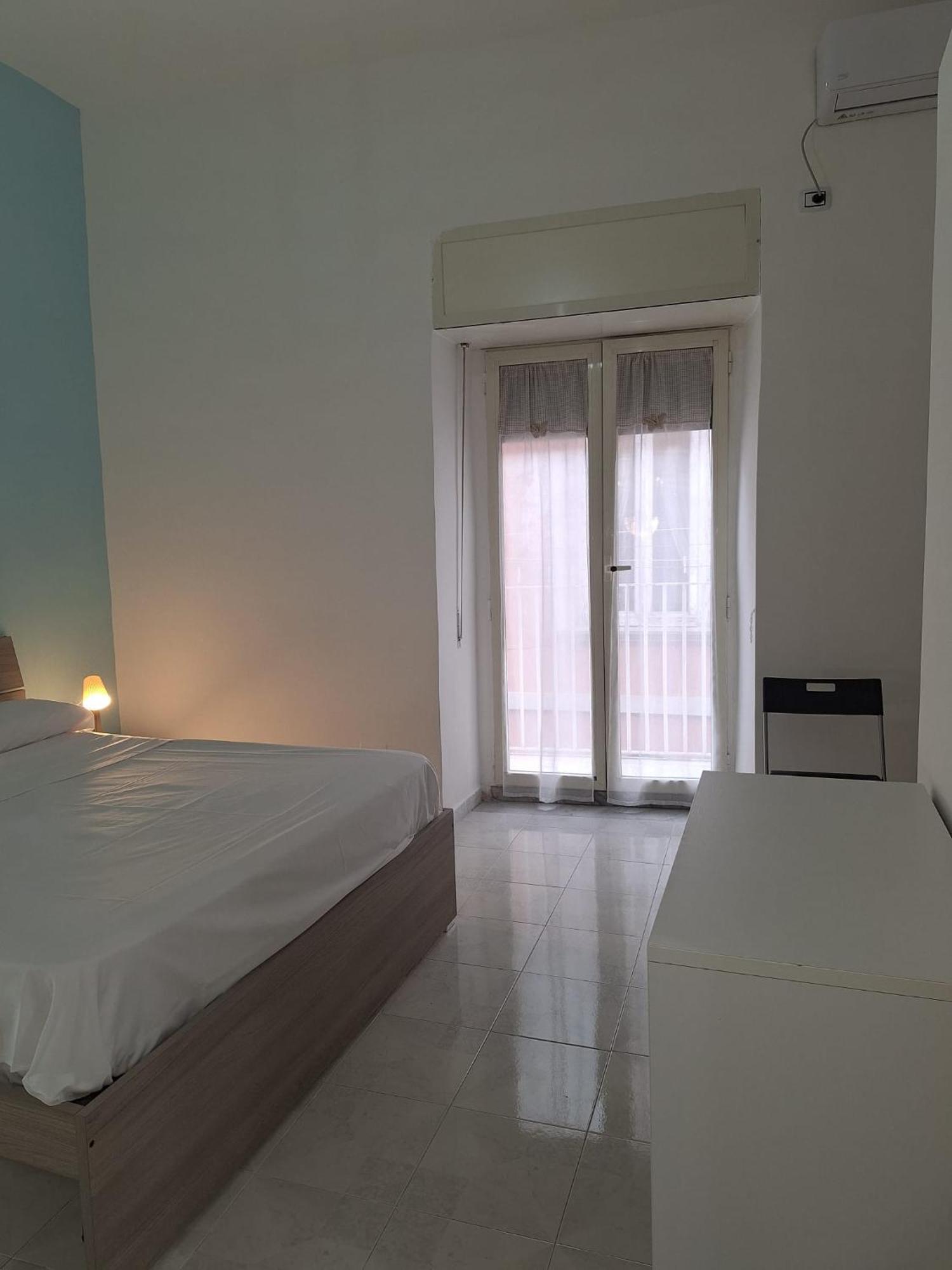 Cisterna'S House Hotel Naples Room photo