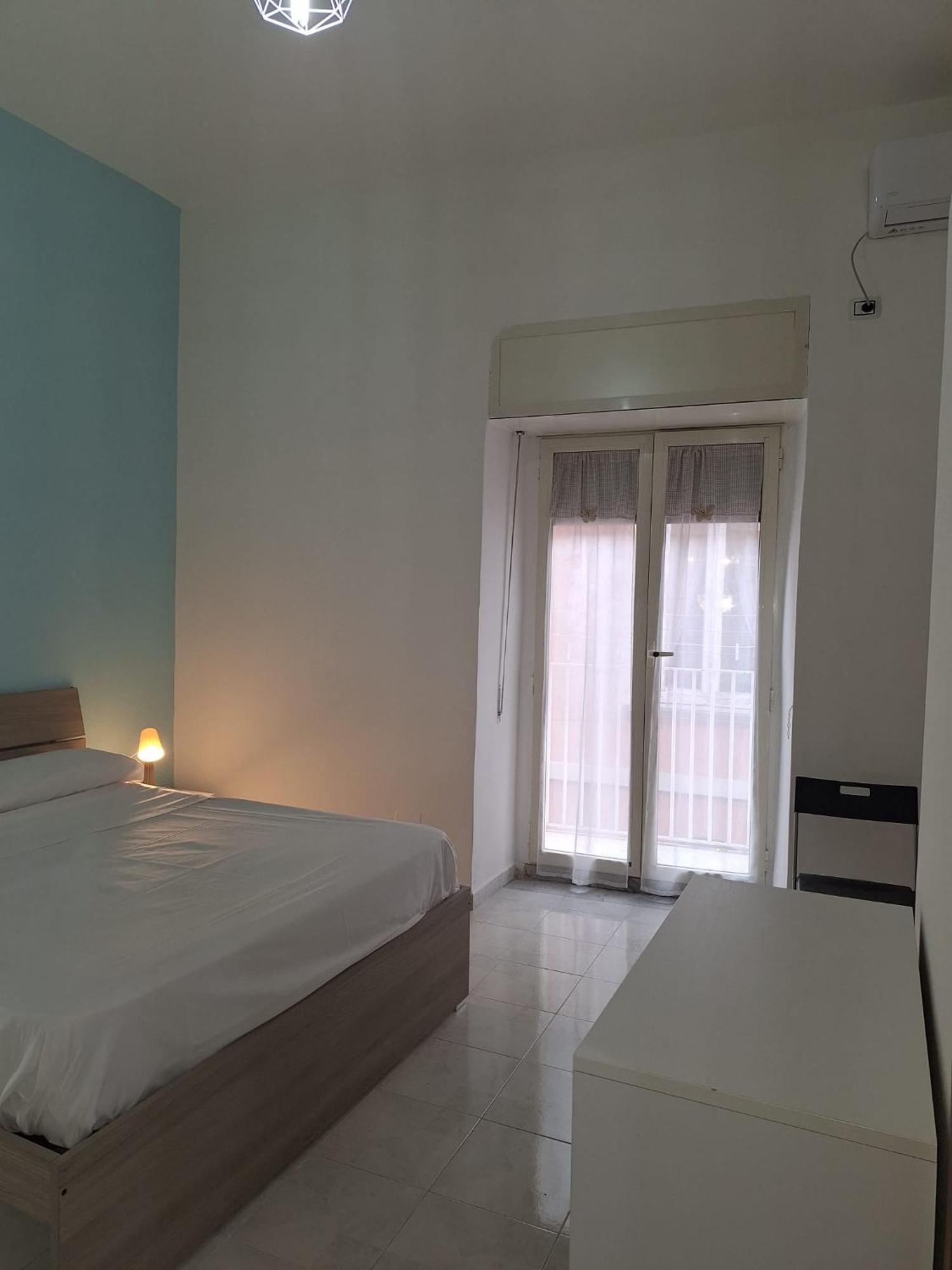 Cisterna'S House Hotel Naples Room photo
