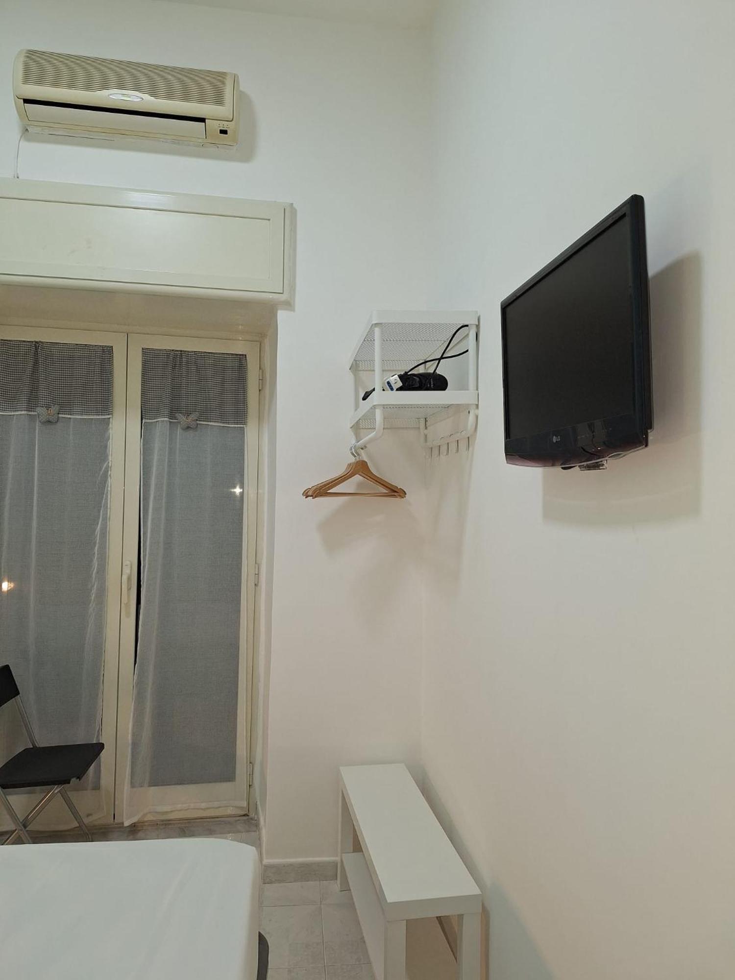 Cisterna'S House Hotel Naples Room photo